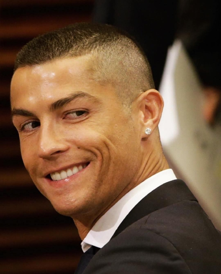 Короткая стрижка Роналдо Криштиану Роналду