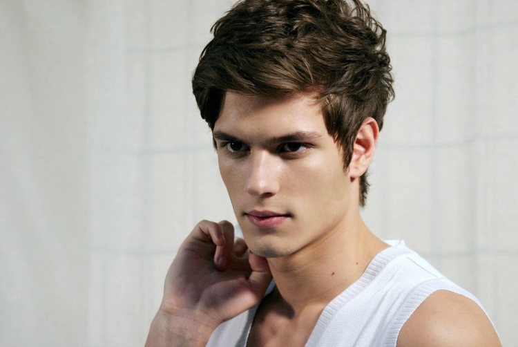 Красивые парни шатены