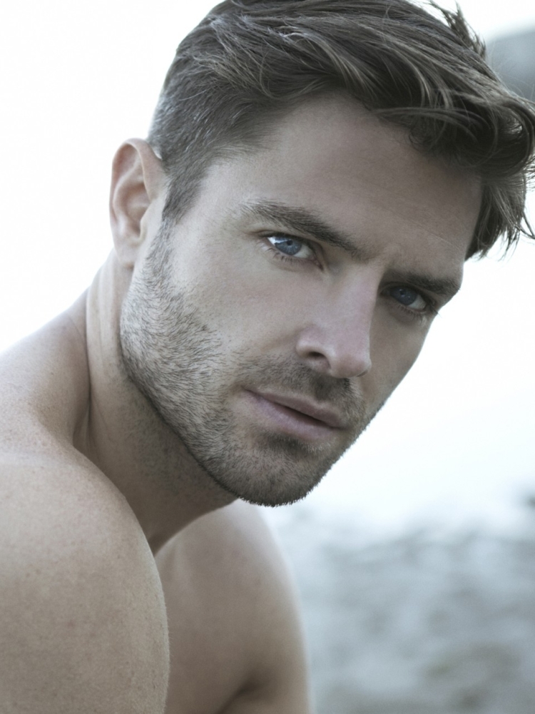 Шатен парень