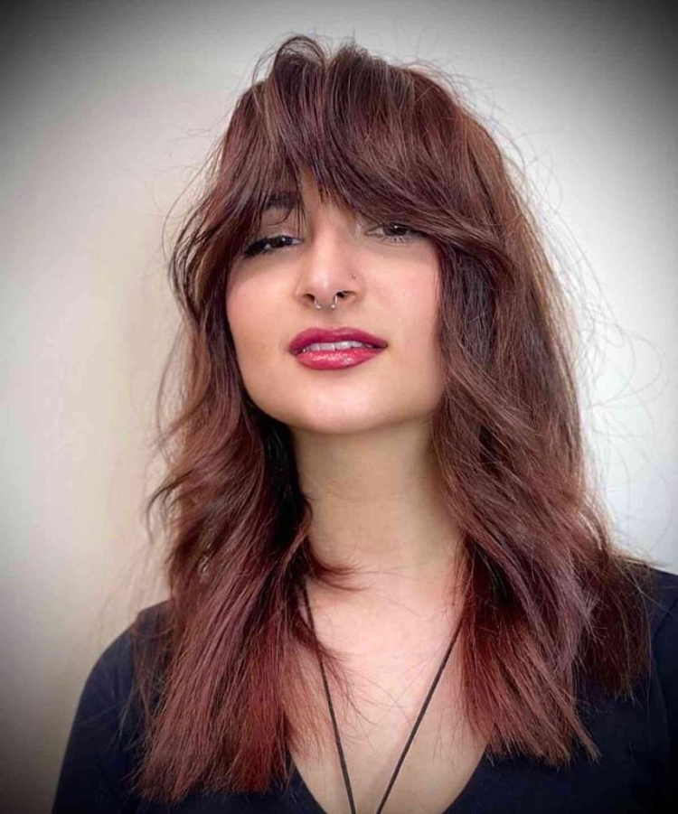 Телефон с челкой