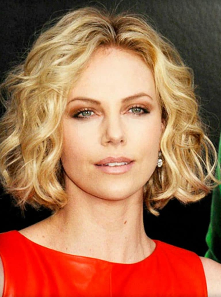 Шарлиз Терон каре