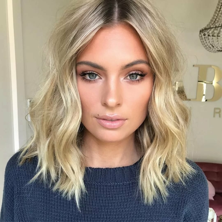 Шатуш блонд каре