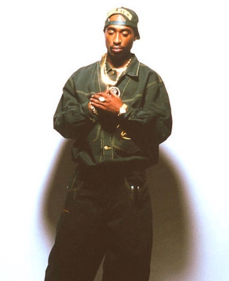 Тупак Шакур в полный рост