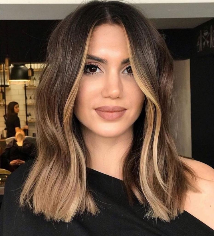 Осветленные пряди у лица