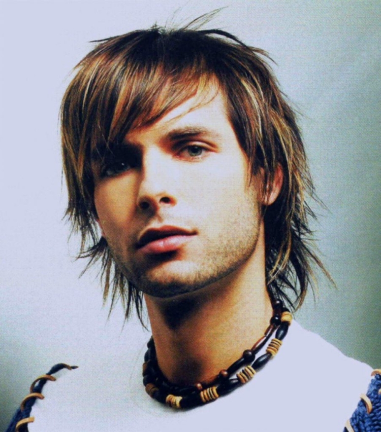 Рваная стрижка на средние волосы мужская