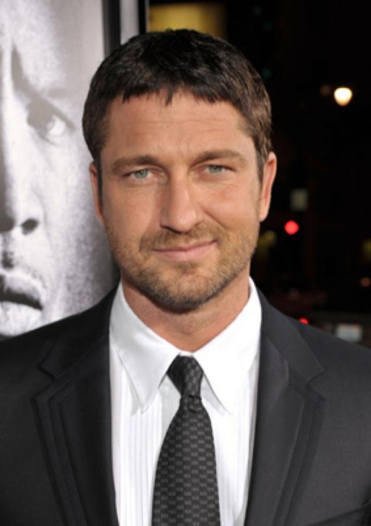 Джерард Батлер короткая стрижка