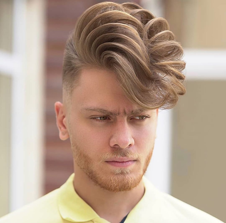 Прическа Кок