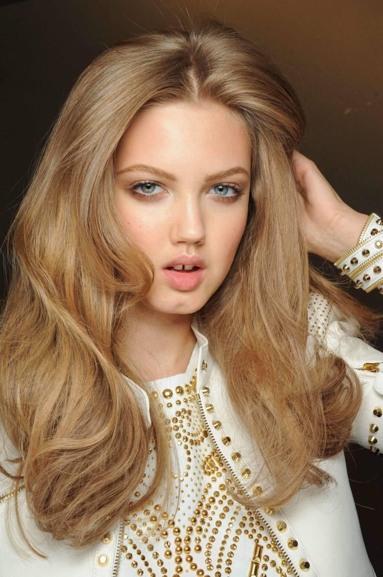 Линдси Виксон цвет волос