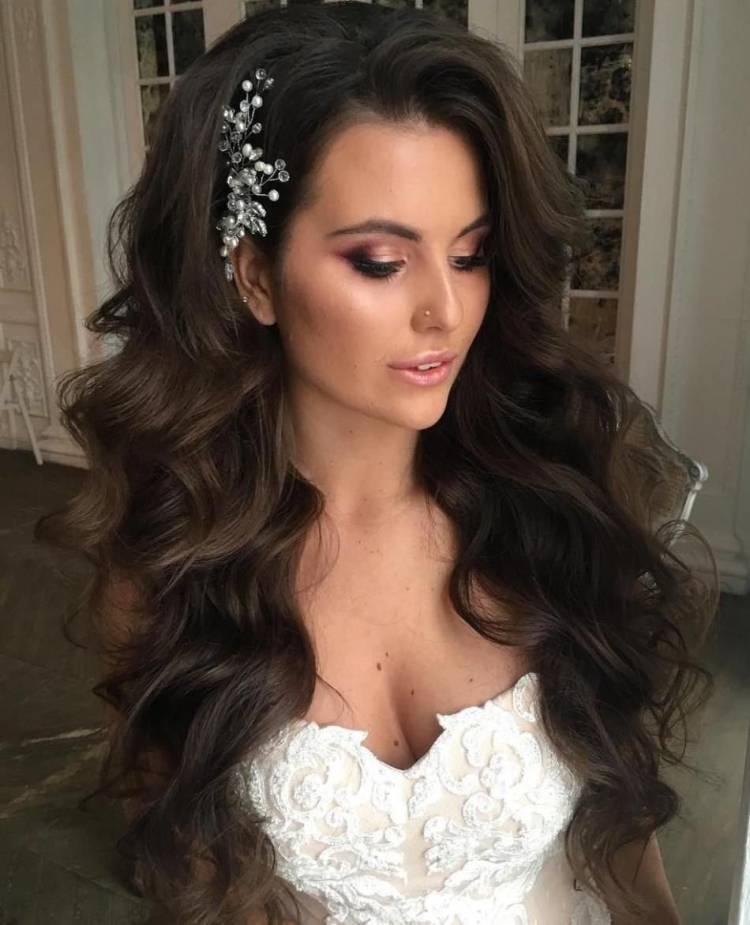 Свадебные причёски на длинные волосы распущенные