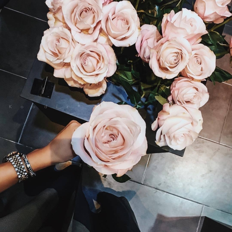 Букет цветов в руках