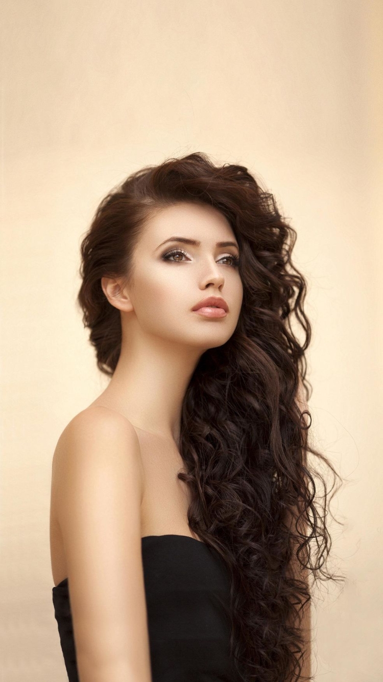 Прически на длинные кучерявые волосы