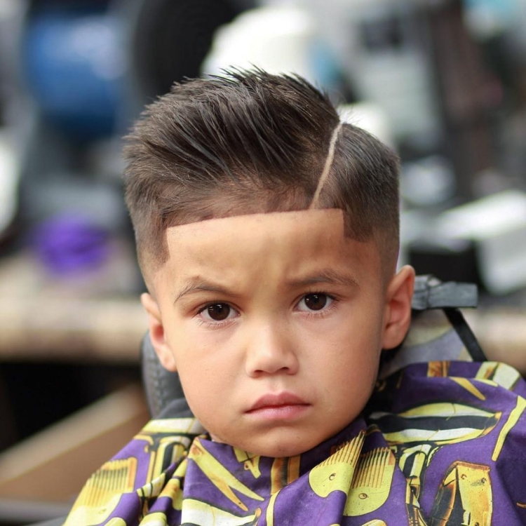 Прическа для мальчика с пробором