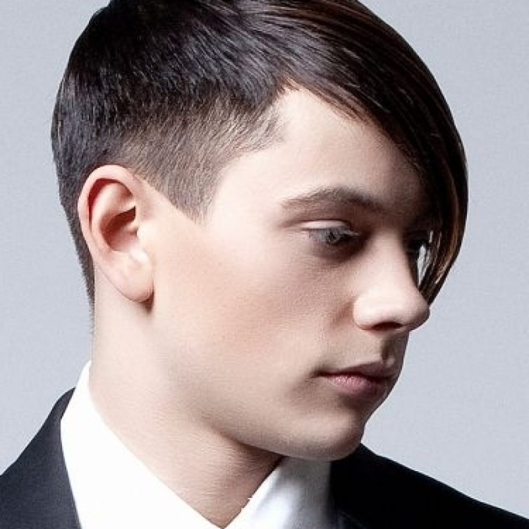 Мужские причёски с чёлкой на бок