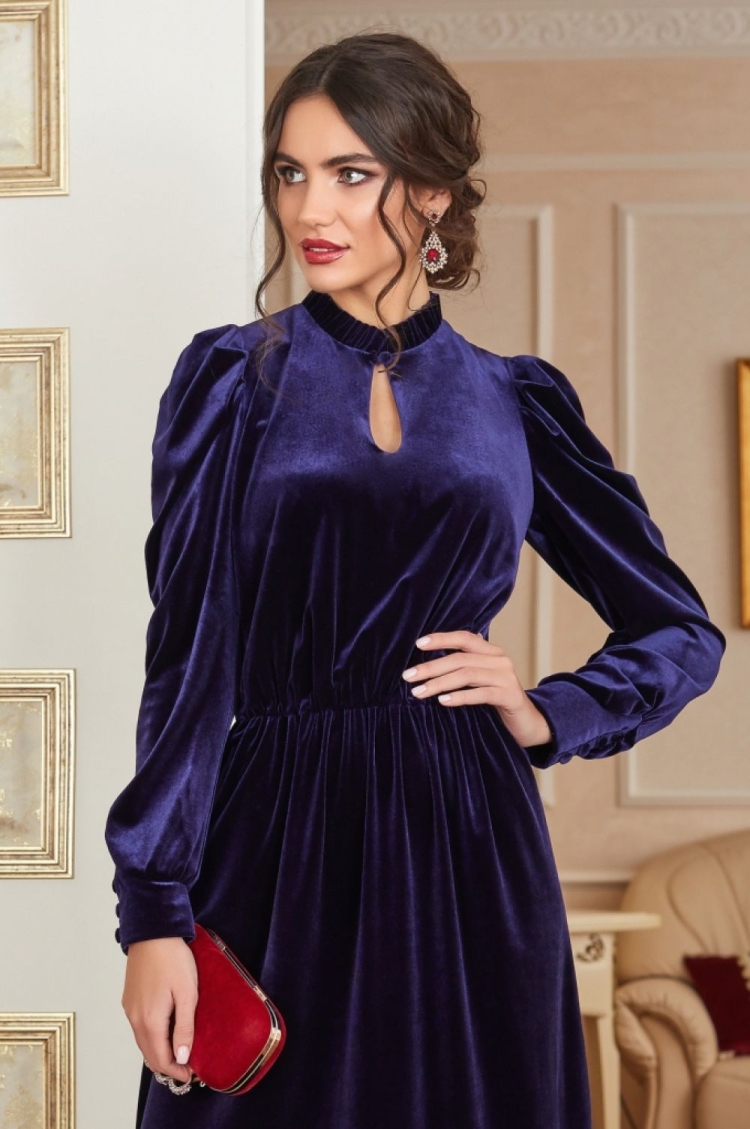 Платье из велюра