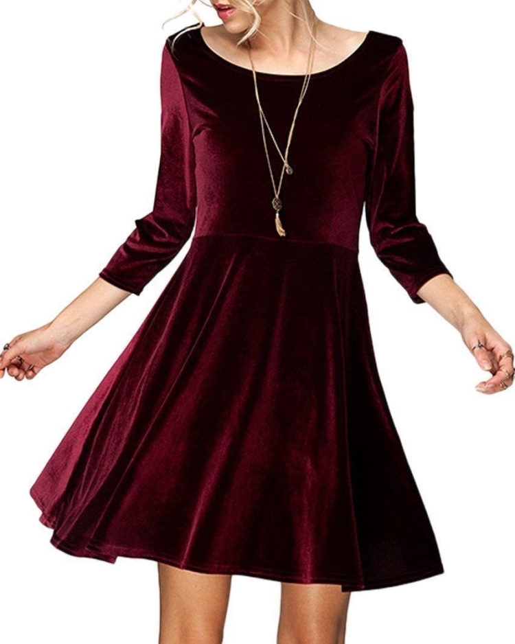 Расклешенное бархатное платье