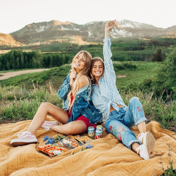 Фотосессия подруг на природе