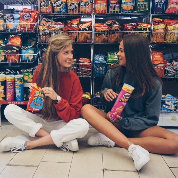 Две подруги в магазине фотосессия