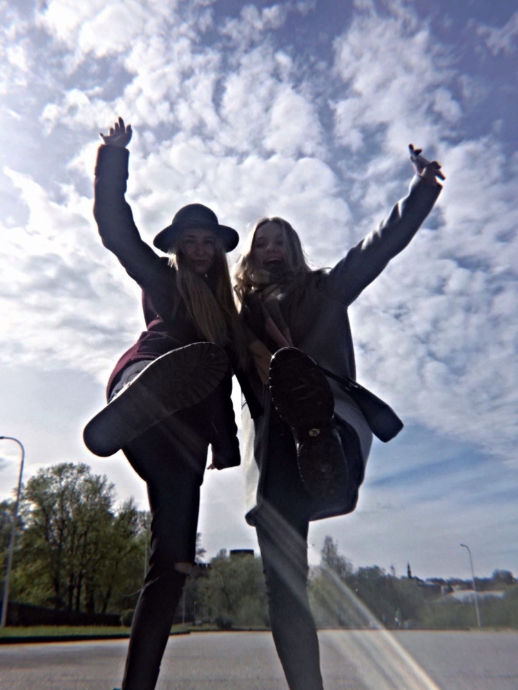 Фотосессия подруг на улице