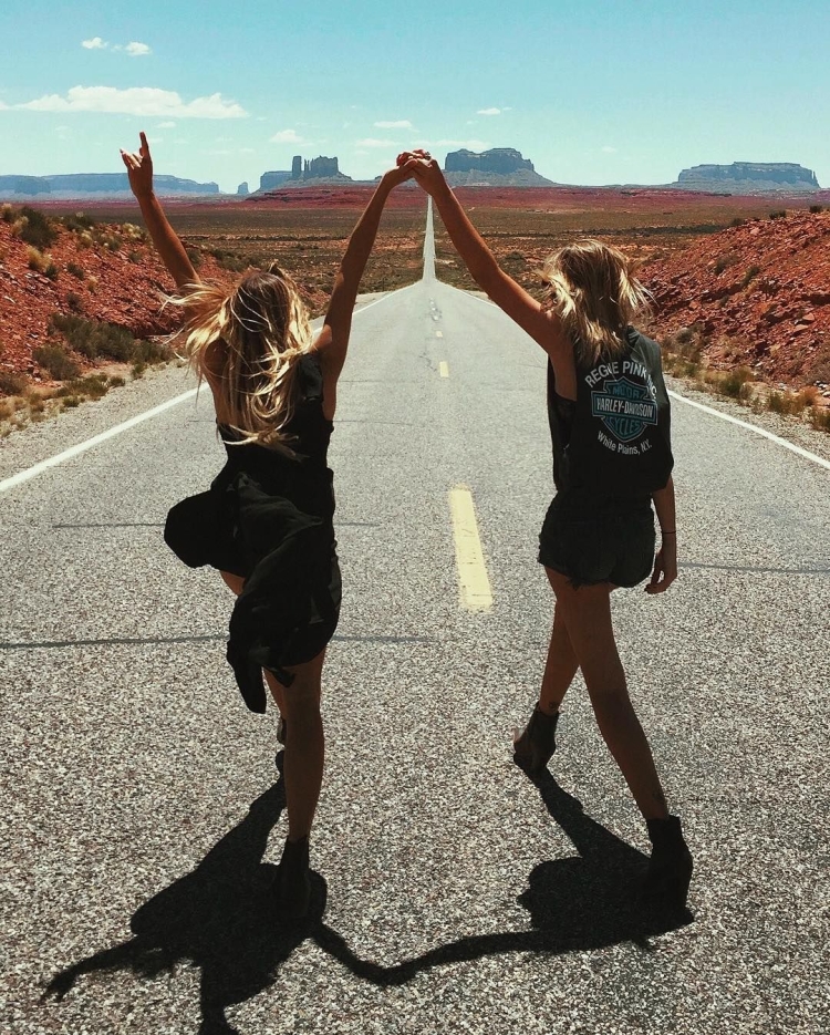 Подруги летом