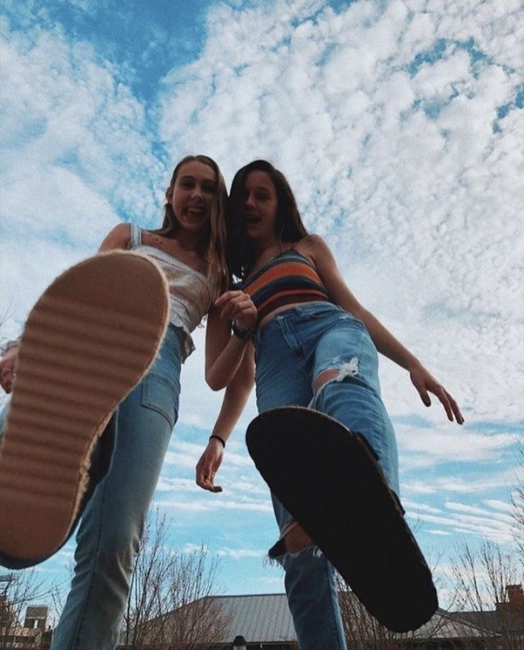 Фотосессия подруг на улице