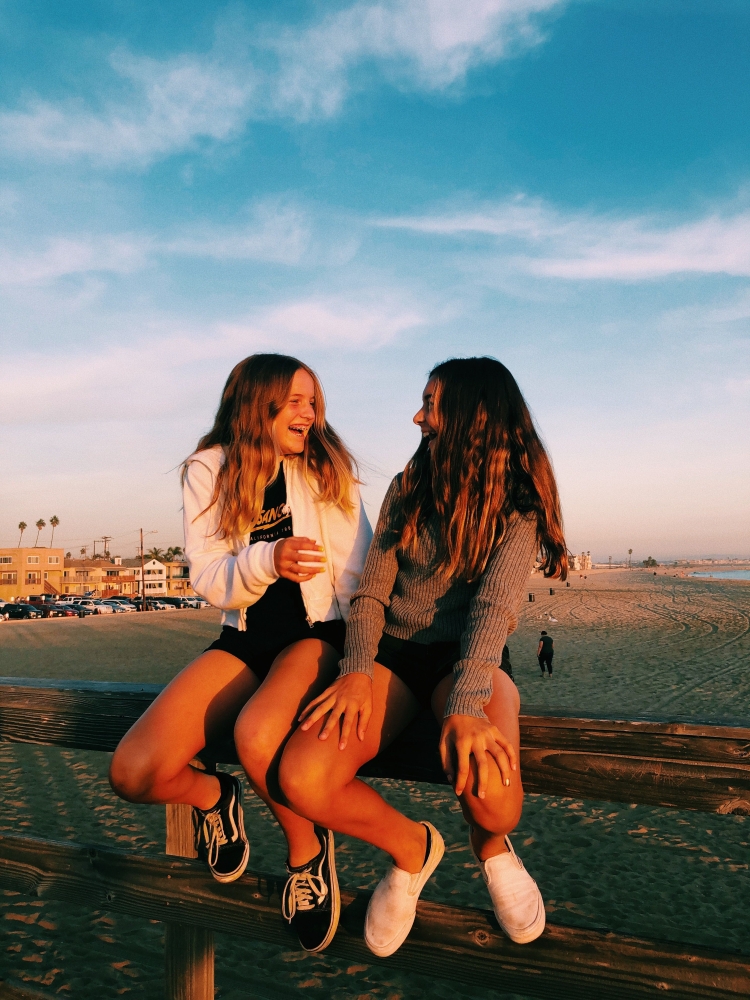 Красивые подруги