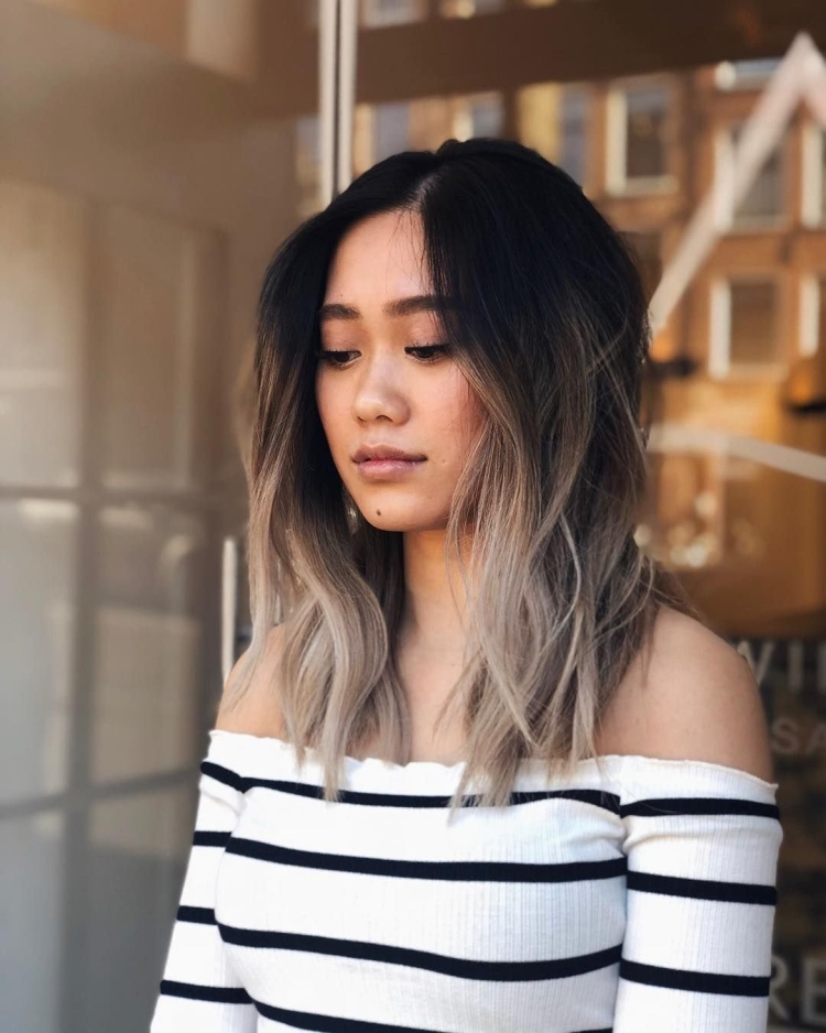 Пряди у лица