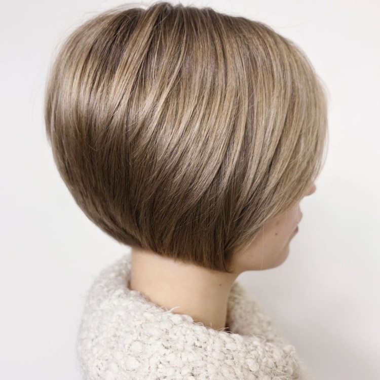 Боб с объемным затылком