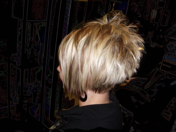 Стрижка каре с короткой макушкой