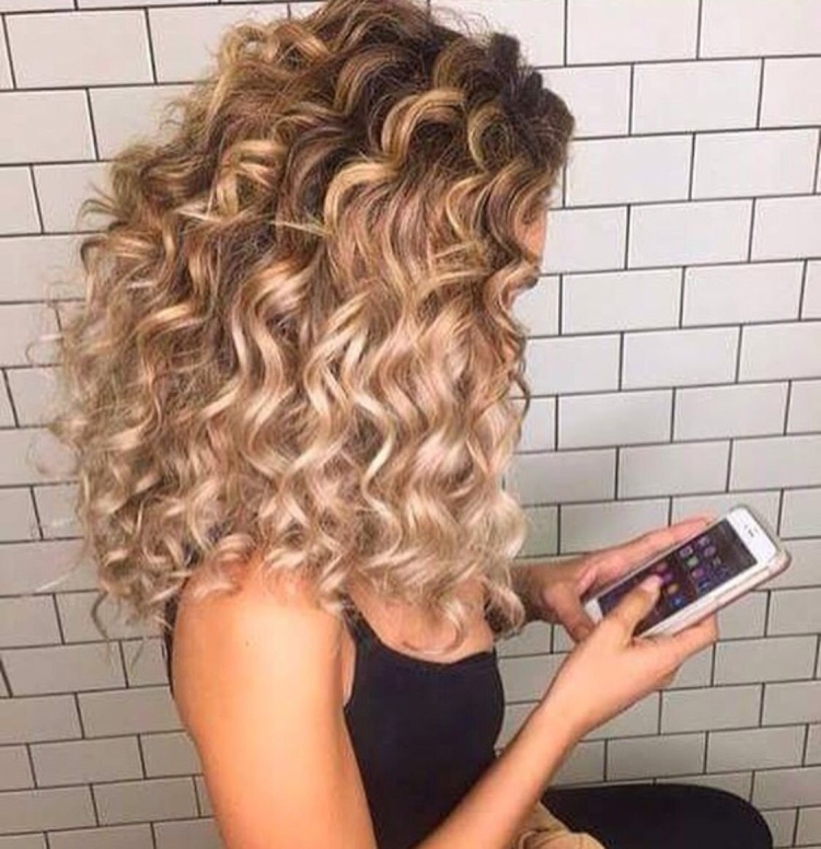 Балаяж на кудрявые волосы