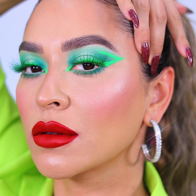 Макияж с зеленым акцентом