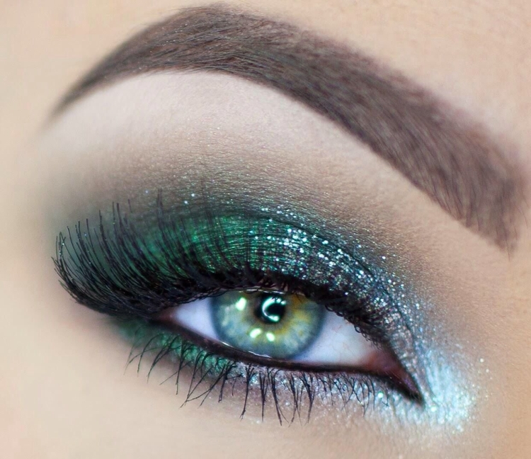 Серебристый макияж для зеленых