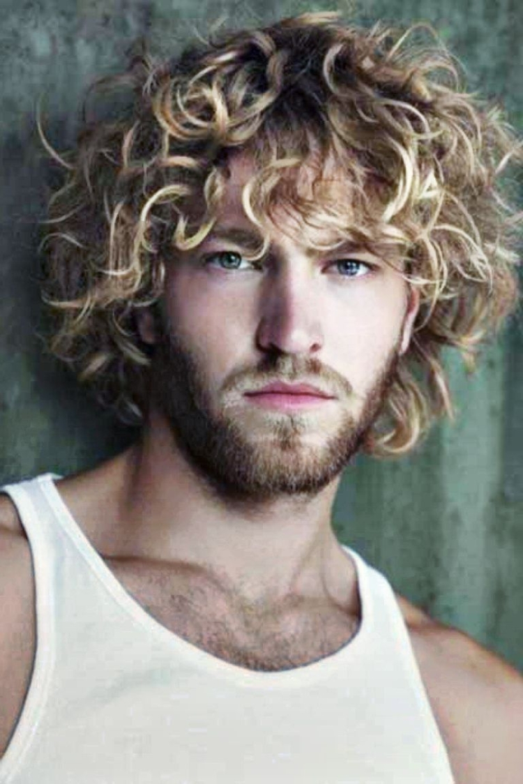 Светлые кучерявые волосы прически мужские