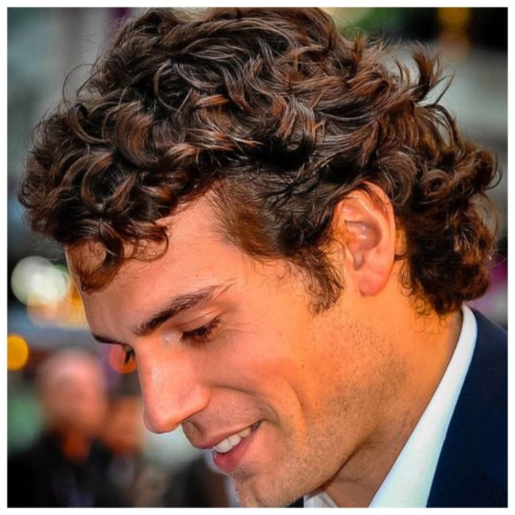 Генри Кавилл прическа