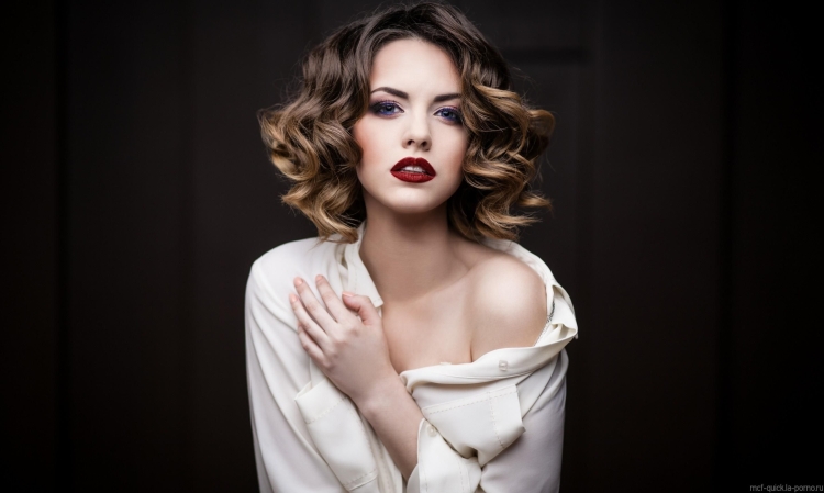 Девушка с красивой укладкой