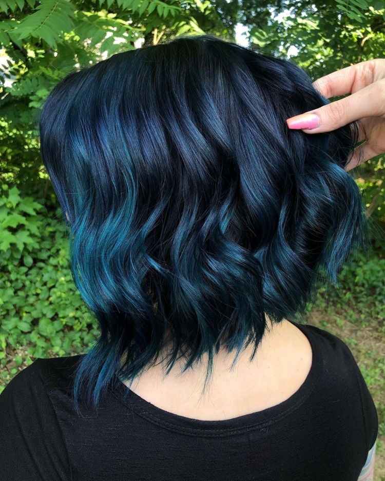 Темно синие волосы каре