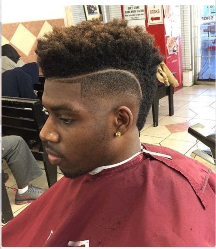 Негр с крутой прической