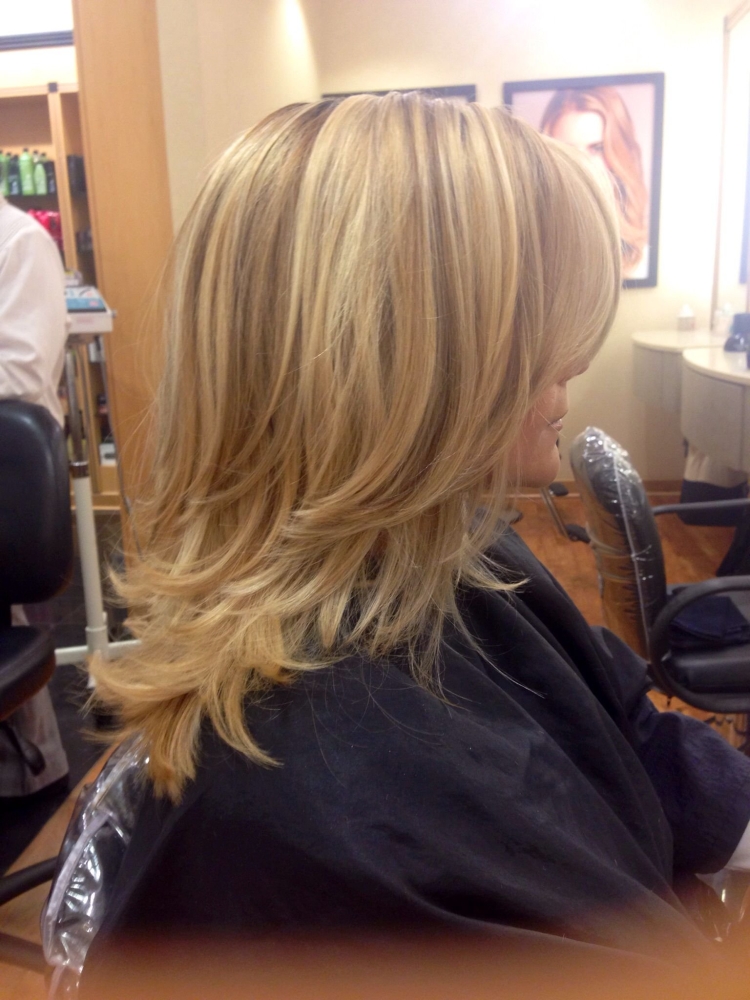 Стрижка градуированный Каскад на средние волосы