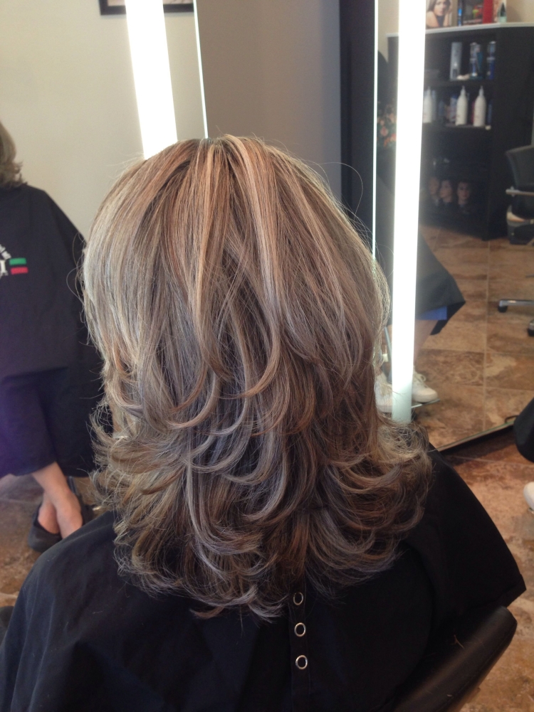 Каскадная стрижка на средние волосы вид сзади