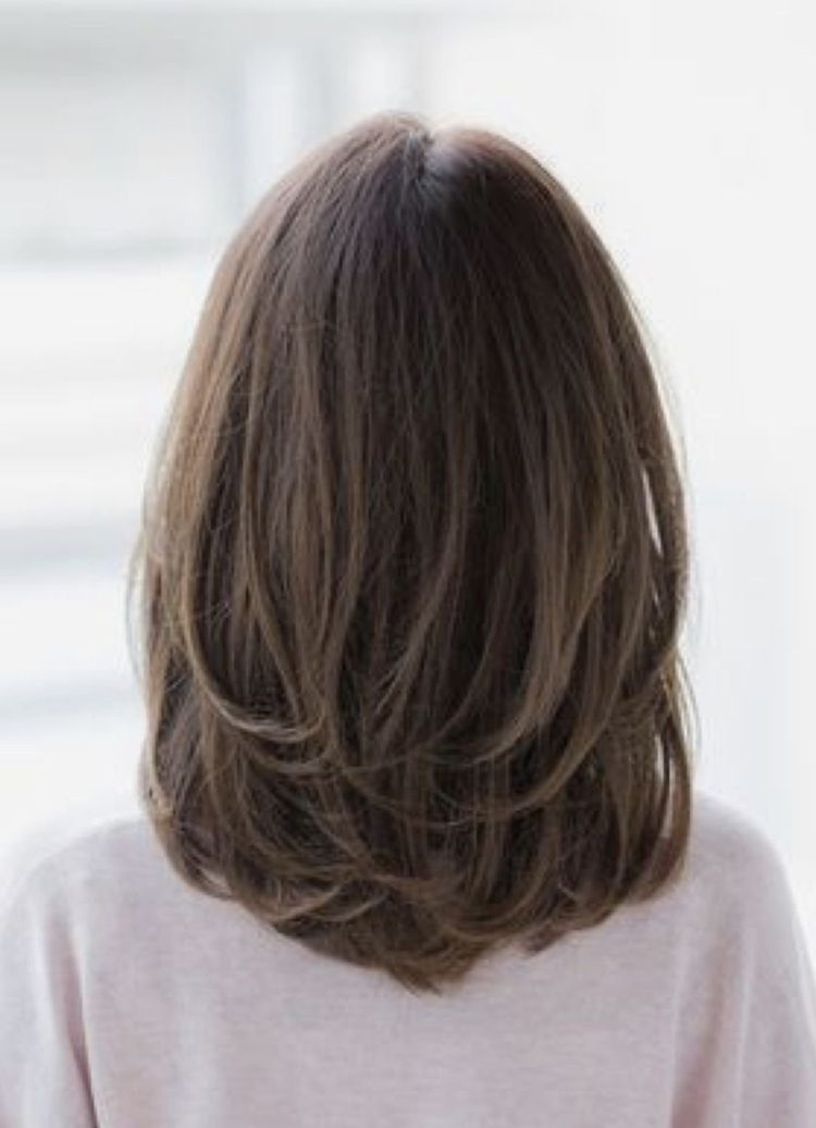 Каскад на средние волосы вид сзади фото
