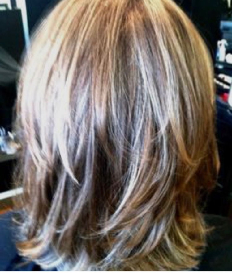 Градуированный Каскад на средние тонкие волосы