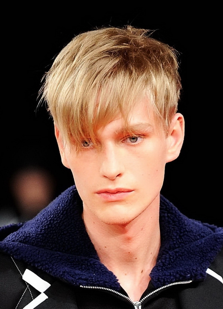 Модные мужские стрижки с челкой