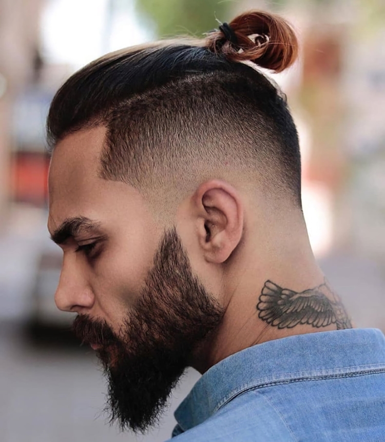 Стрижка man bun мужская андеркат