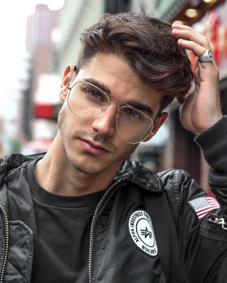 Альваро Рико кудрявый