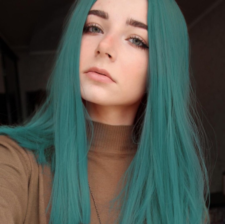 Маргарита Дегтярева с зелеными волосами