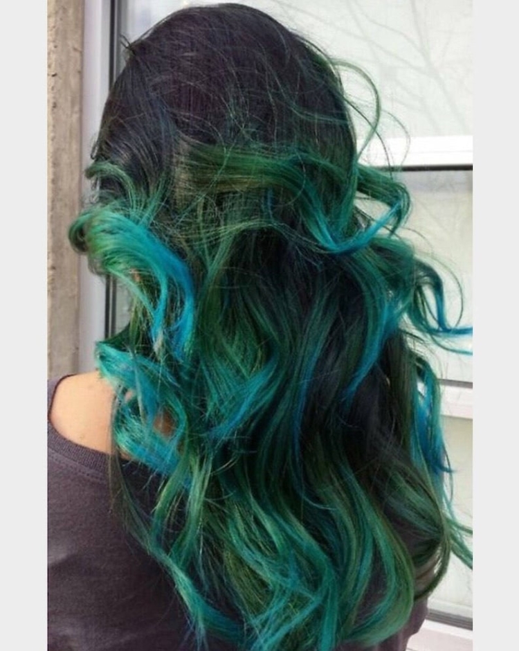 Темный зелено бирюзовый цвет волос