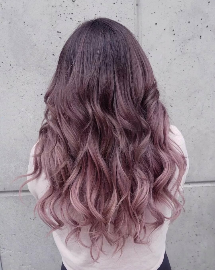Пепельно розовые волосы