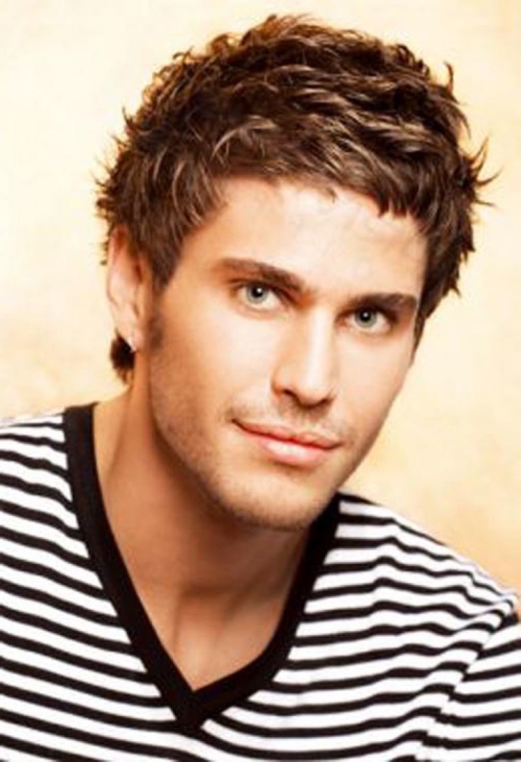 Мужские стрижки с рваной челкой