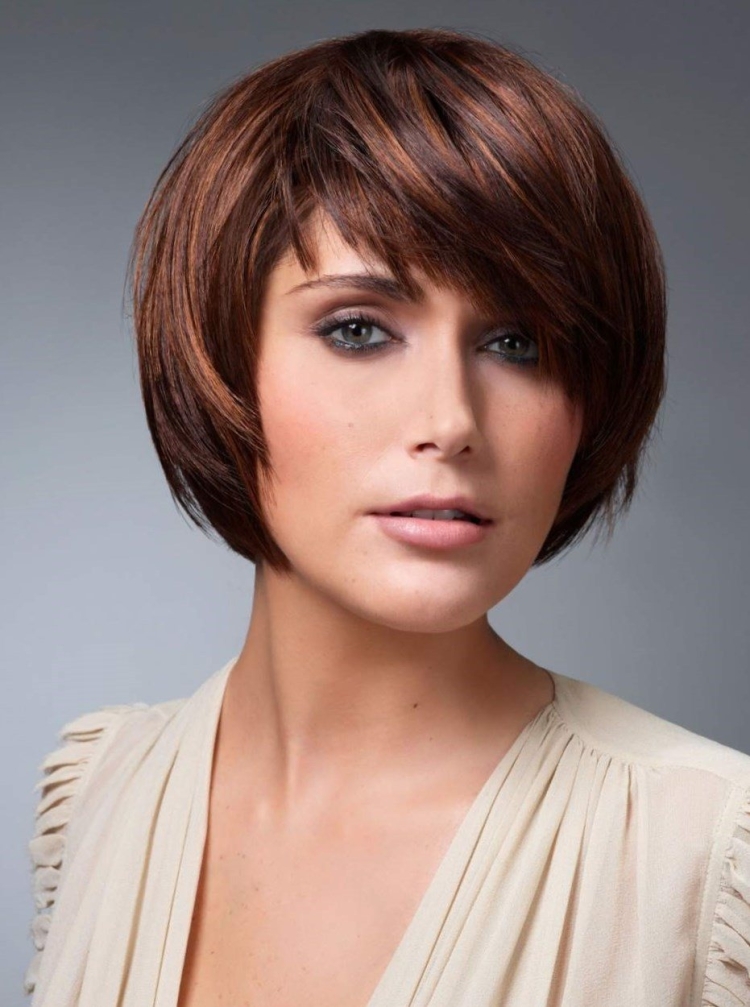 Стрижка Боб градуированный с челкой