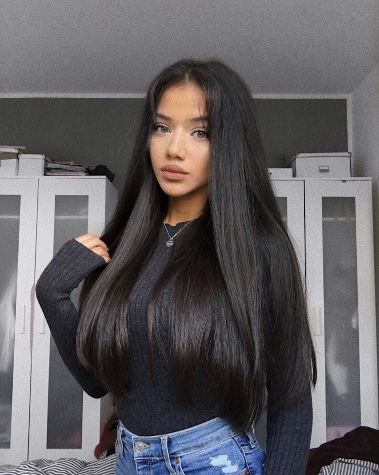 Длинные прямые черные волосы