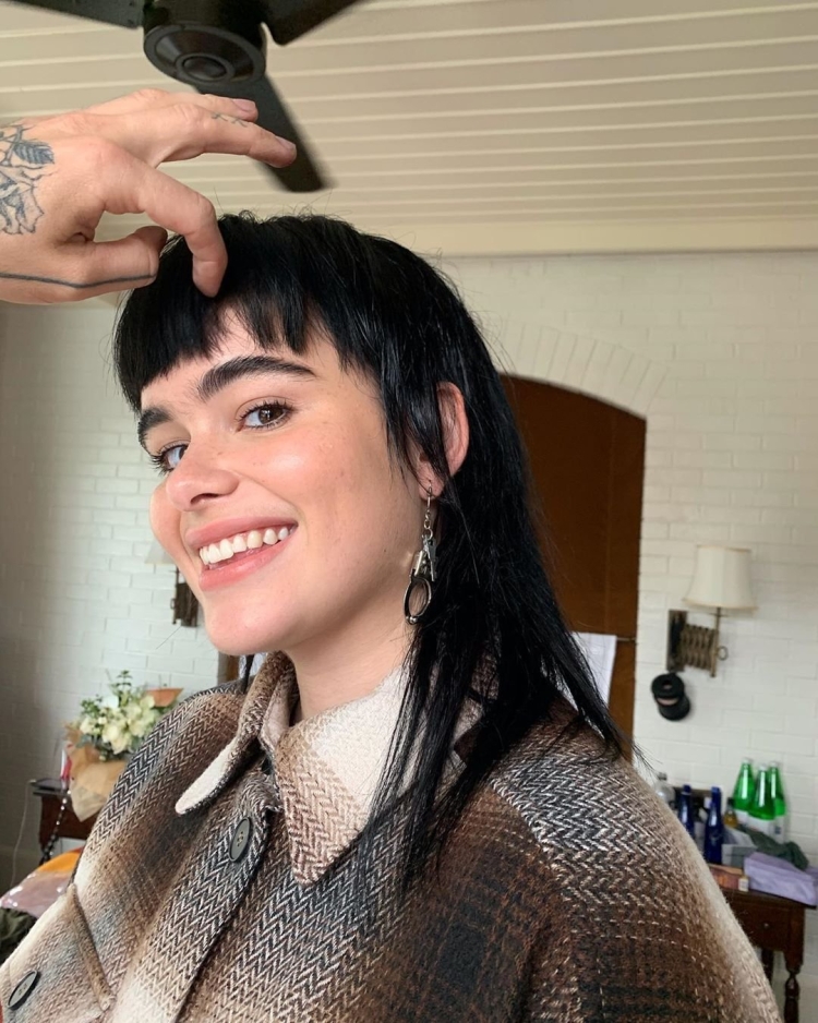 Барби Феррейра с челкой